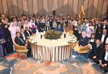 பெட்டாலிங் ஜெயா மாநகர மன்றத்தின் (MBPJ) ஊடக விருது விழா டத்தோ பண்டாரிடமிருந்து பாராட்டு சான்றிதழ் பெற்றது மக்கள் ஓசை