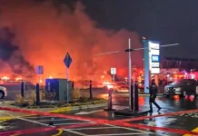 அமெரிக்கா: சிறிய ரக விமானம் தரையில் விழுந்து விபத்து – 6 பேர் பலி?