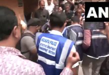 மேற்கு வங்காளம்: ஒரே குடும்பத்தை சேர்ந்த 3 பேர் தற்கொலை, 3 பேர் கார் விபத்தில் படுகாயம்