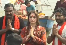 திரிவேணி சங்கமத்தில் புனித நீராடிய தமன்னா