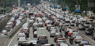 நாட்டின் முக்கிய நெடுஞ்சாலைகளில் போக்குவரத்து நெரிசல்