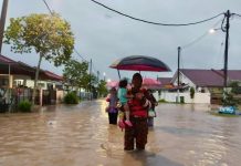 ஜோகூர், கோத்தா திங்கியில் திடீர் வெள்ளம்; நீரில் மூழ்கிய முக்கிய சாலைகள் – 70 குடும்பங்கள் நிவாரண மையங்களில் தஞ்சம்