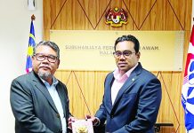 பொதுச்சேவை இலாகா இந்தியர்களின் வேலை வாய்ப்புகளுக்கு முன்னுரிமை வழங்கும் .