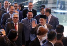 சபா மாநில முதலமைச்சர், 2 சட்டமன்ற உறுப்பினர்களுடன் பிரதமர் சந்திப்பு