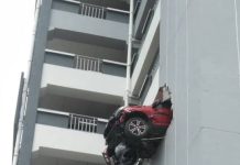 Pemandu Kereta Terbabas Nyaris Jatuh Di Parking Hospital