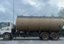 திருடப்பட்ட 2 மணி நேரத்தில் செம்பனை எண்ணெய் டேங்கரைக் கண்டுபிடித்த போலீசார்