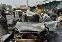 பாகிஸ்தானில் ராணுவ தளம் மீது கார் குண்டு தாக்குதல்: 12 பேர் பலி- 6 தீவிரவாதிகள் சுட்டுக்கொலை