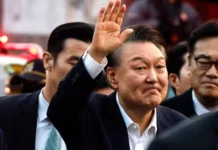 பதவி நீக்கம் செய்யப்பட்ட தென் கொரிய அதிபர் சிறையில் இருந்து விடுவிப்பு.. தொடரும் விசாரணை