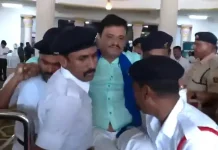 கர்நாடக சட்டசபையில் இருந்து பாஜக எம்.எல்.ஏக்கள் 18 பேர் சஸ்பெண்ட்