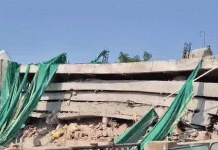 அடுக்கு மாடி கட்டிடம் இடிந்து விழுந்ததில் 6 தொழிலாளர்கள் உயிரிழப்பு