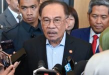 வரைவு புரிந்துணர்வு ஒப்பந்தத்தை திருத்தலாம் என்று அன்வார் முஹிடினுக்கு அழைப்பு விடுத்தார்