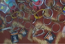 மாணவர்கள் பைகளில் காண்டம், கத்தி, சீட்டுக்கட்டு: அதிர்ந்து போன பெற்றோர்