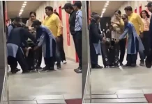 காதலியை சூட்கேசில் வைத்து பாய்ஸ் ஹாஸ்டலுக்குள் கொண்டு செல்ல முயன்ற கல்லூரி மாணவன்