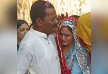 மருமகளுக்கு மறுமணம் செய்து வைத்த மாமனார் – குஜராத்தில் நெகிழ்ச்சி சம்பவம்