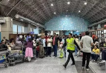 காஷ்மீரில் இருந்து 10,090 பேர் வெளியேறினர்