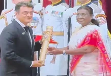 பத்ம பூஷன் விருது பெற்றார் அஜித்குமார்