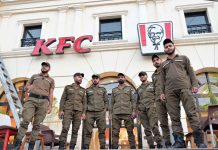 பாகிஸ்தானிலுள்ள KFC கடைகள்மீது தாக்குதல்; 170க்கும் மேற்பட்டோர் கைது