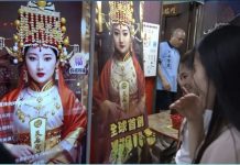 ஜோகூரிலுள்ள தாவோயிஸ்ட் (Taoist) கோயிலில் AI மூலம் கடவுள் வடிவமைப்பு ; பக்தர்களுடன் பேசும் கடவுள்