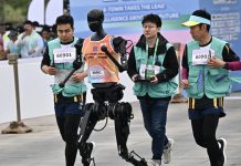 மாரத்தானில் ஓடிய ரோபோக்கள்: சீனாவில் புதிய சாதனை