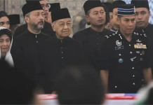 Dr M beri penghormatan terakhir kepada Pak Lah