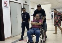 4WD வாகனத்தைக் கொண்டு போலீசாரை தாக்க முயன்றதாகக் கூறப்படும் குற்றத்தை மறுத்து விசாரணைக் கோரிய ஆடவர்