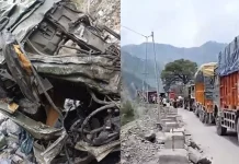 ஜம்மு காஷ்மீரில் 700 அடி பள்ளத்தில் கவிழ்ந்த ராணுவ வாகனம்.. 3 வீரர்கள் உயிரிழப்பு