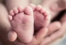 அதிர்ச்சி சம்பவம்: கழிவறையில் குழந்தை பெற்றெடுத்து.. துடிக்க துடிக்க தாய் செய்த கொடூர செயல்