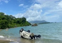 கட்டுப்பாட்டை இழந்து கடலுக்குள் பாய்ந்த கார்; அதிர்ஷ்டவசமாக உயிர்தப்பிய பெண் ஓட்டுநர்