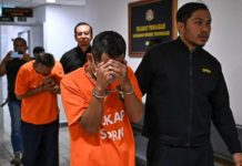 லஞ்சம் பெற்ற சந்தேகம் தொடர்பில் இரண்டு போலீஸ்காரர்கள் தடுத்து வைப்பு