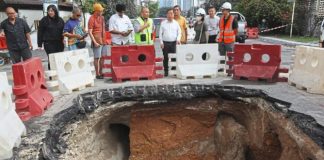 செராஸ், தாமான் பெர்த்தாமா பகுதியில் திடீரென 3 மீட்டர் ஆழமுள்ள பள்ளம்