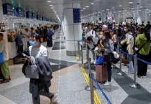 வெளிநாட்டினரை சட்டவிரோதமாக விடுவிக்க அமலாக்க அதிகாரிகள் 50,000 ரிங்கிட் வரை லஞ்சம் பெற்றதாக MACC தெரிவித்துள்ளது