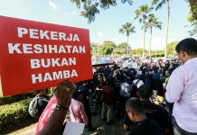 மருந்து விலை காட்சிப்படுத்தல் விதியை எதிர்த்து 200க்கும் மேற்பட்ட மருத்துவர்கள் PMO அருகே கூடினர்