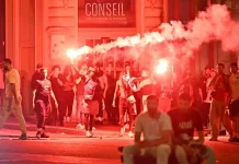 பிரான்ஸ்: வெற்றி கொண்டாட்டத்தில் வன்முறை பரவியதில் 2 பேர் பலி; 192 பேர் காயம்