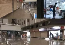 துணிக்கடைகளுக்குள் புகுந்த மழைநீர்; பல லட்ச ரூபாய் மதிப்புள்ள ஆடைகள் சேதம்