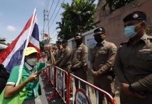 கம்போடியா எல்லை ஊடாக சுற்றுப்பயணிகள் தாய்லாந்துக்குள் உள்நுழையத் தடை விதிப்பு