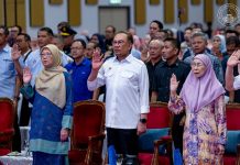 கேலிச்சித்திர எரிப்பில் ஈடுபட்ட UMS மாணவர்கள் தங்கள் படிப்பைத் தொடர்வதைத் தடுக்காதீர்கள் -பிரதமர்