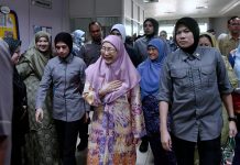 Dr Wan Azizah ziarah penuntut UPSI di hospital
