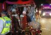 Bas langgar lori tunda-Pemandu cedera, 9 penumpang selamat
