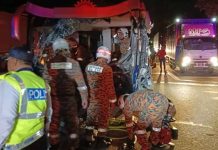 Bas langgar lori tunda-Pemandu cedera, 9 penumpang selamat