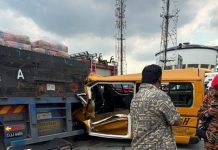 சிமெந்து லோரியுடன் மோதிய பள்ளிப் பேருந்து- பெண் ஓட்டுநர் உட்பட நால்வர் காயம்