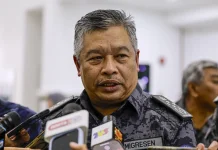 ஆவணமற்ற புலம்பெயர்ந்தோரை பணியமர்த்தியதற்காகவும் மறைத்ததற்காகவும் 1,000க்கும் மேற்பட்ட முதலாளிகள் கைது