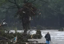 அமெரிக்காவில் கனமழை, வெள்ளம்: பலி எண்ணிக்கை 27 ஆக உயர்வு