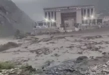 சீனா-நேபாள எல்லையில் நிலச்சரிவு: 17 பேர் மாயம்- மீட்பு பணிகள் தீவிரம்