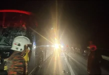 Bas ekspres langgar belakang treler