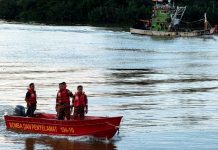 சரவாக் பெலாவாய் கடற்கரையில் படகு கவிழ்ந்ததில் நால்வர் உயிரிழப்பு, ஆறு பேரை காணவில்லை