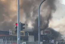 உணவகங்களில் ஏற்பட்ட திடீர் தீ விபத்தில் மூன்று கடைகள் முற்றாக அழிவு