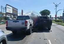 போலீஸ் வாகனம் உள்ளிட்ட பல வாகனங்களை மோதிய இருவர் கைது : போதையில் இருந்த்ததாக சந்தேகிக்கப்படுகிறது