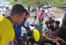 லுமுட் நீச்சல் போட்டியில் ஜெல்லிமீன்கள் கொட்டியதால் 30 பிள்ளைகள் காயம்