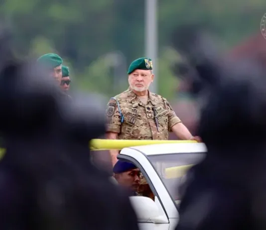‘பறக்கும் கல்லறைகளை’ வாங்க வேண்டாம் என பாதுகாப்புத்துறைக்கு எச்சரிக்கை விடுத்த மாமன்னர்