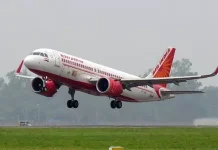 விமானத்திற்குள் கரப்பான் பூச்சி: பயணிகளிடம் மன்னிப்பு கேட்ட ஏர் இந்தியா